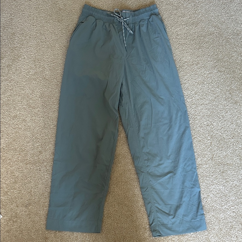 Athleta Womens Wide Leg Pants size 6 ankle length (on myself)